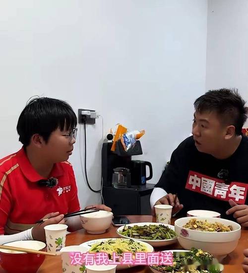 养3弟妹女生遭堵门,女孩不堪养活三弟妹压力轻生续